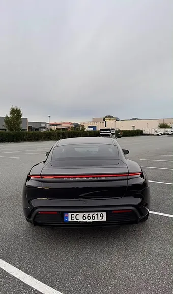 Porsche Taycan 2021 photo 2