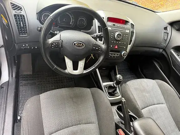 Kia Ceed 2010 photo 3
