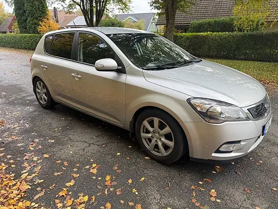Kia Ceed 2010 photo 2