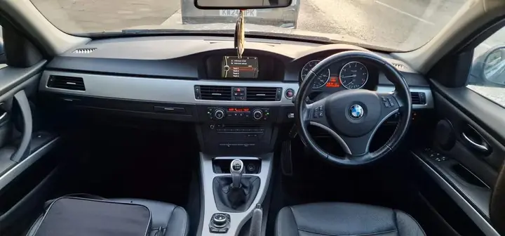 BMW 3 Series 2010 photo 4