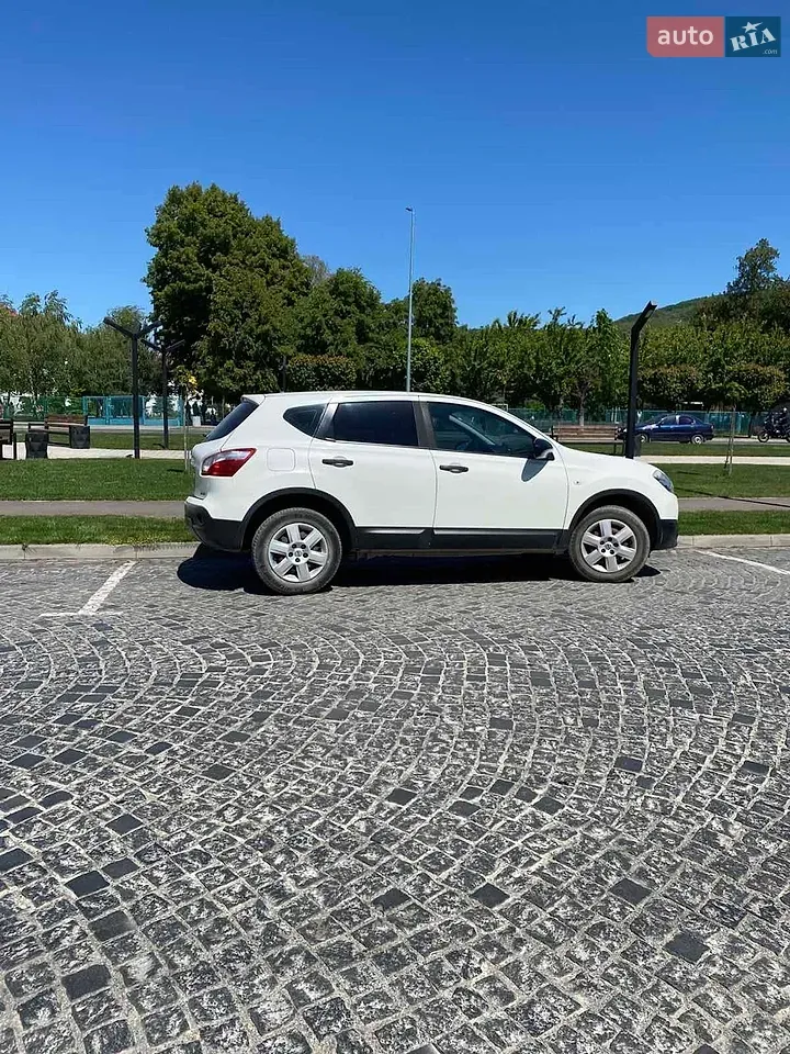 Nissan Qashqai 2011 photo 2