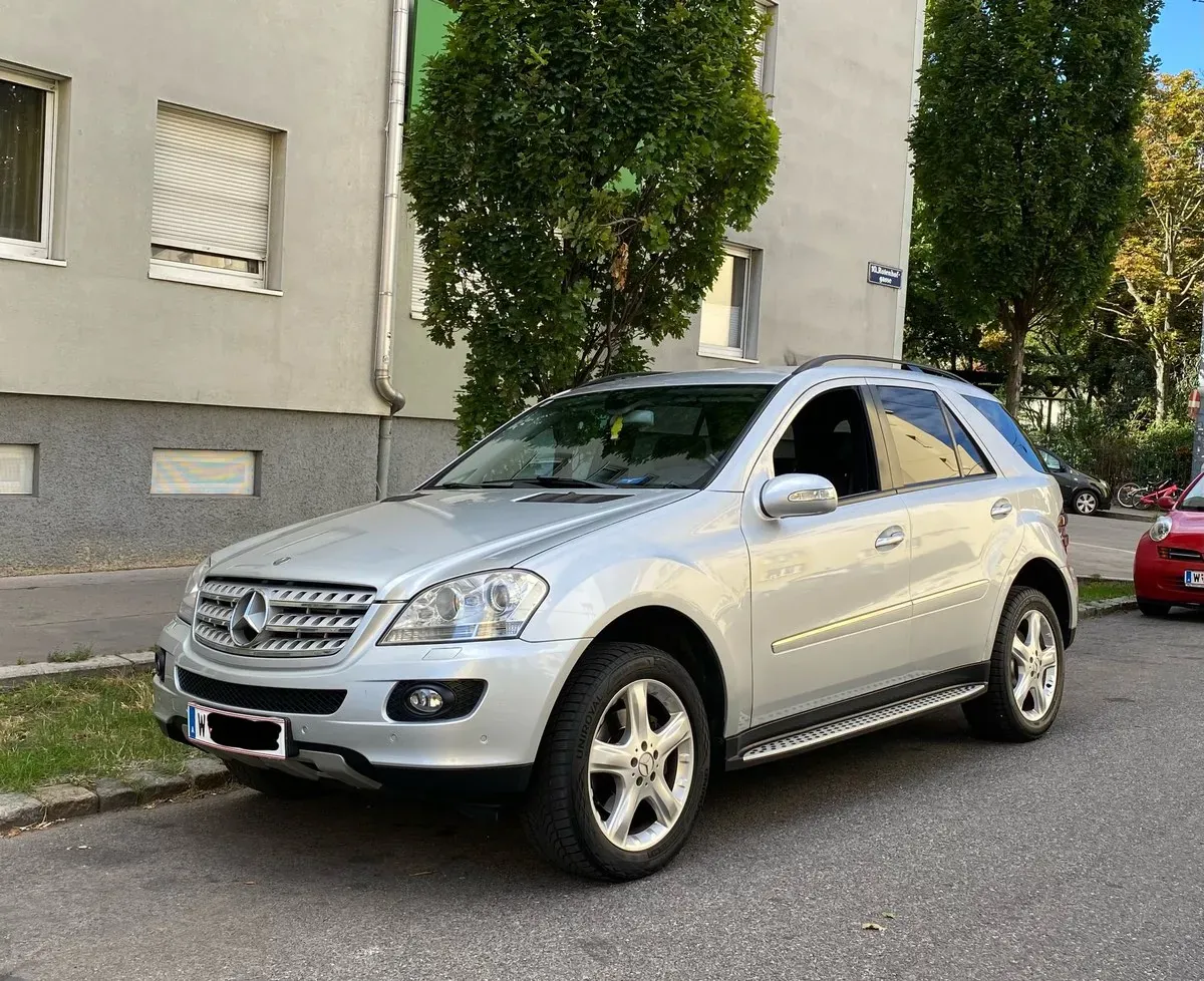 Mercedes-Benz M-Class 2006 photo 2