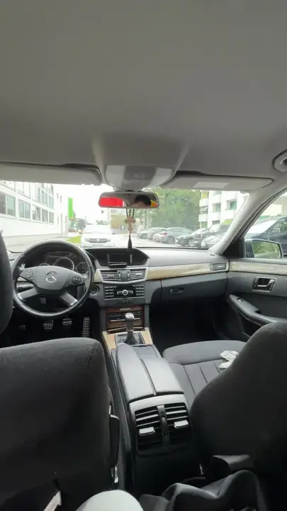 Mercedes-Benz E-Class 2010 photo 3