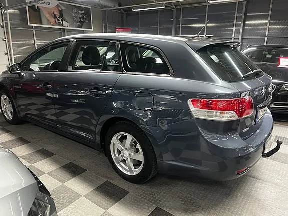 Toyota Avensis 2011 photo 3
