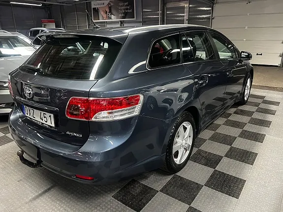 Toyota Avensis 2011 photo 4
