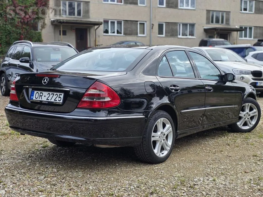Mercedes-Benz E320 2005 photo 4