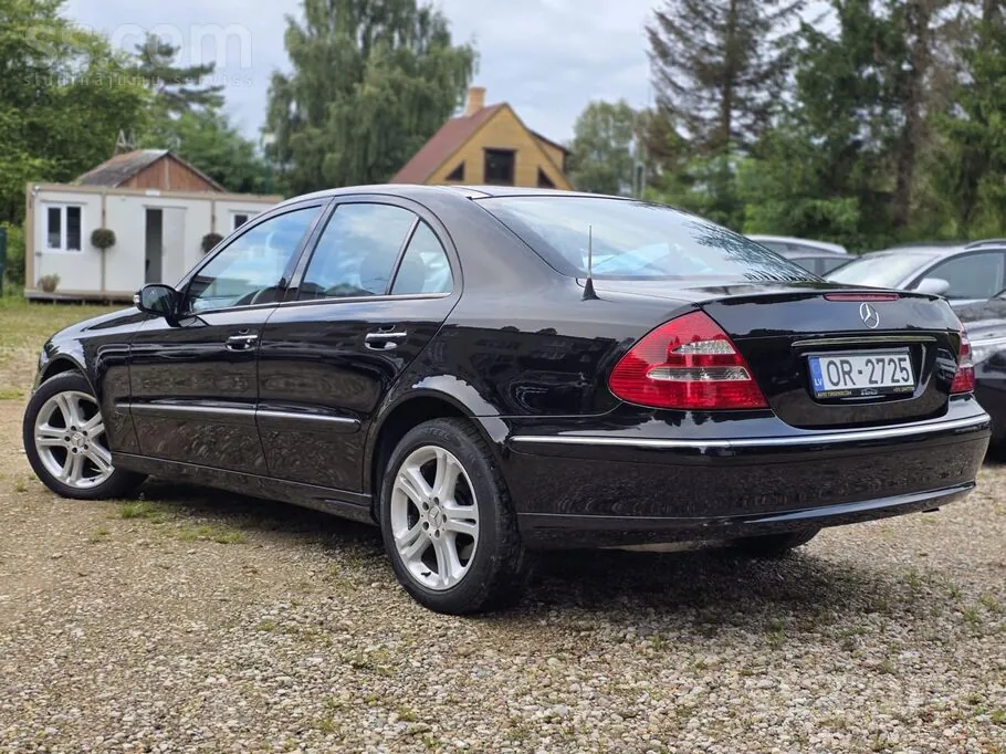 Mercedes-Benz E320 2005 photo 3