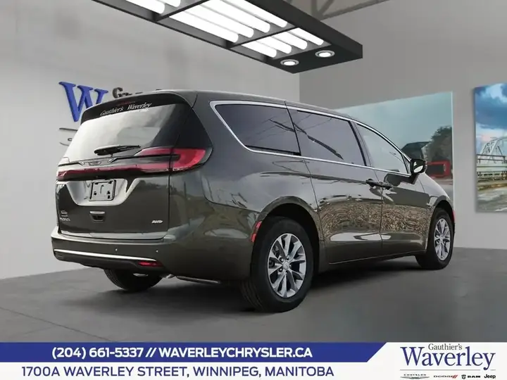 Chrysler Pacifica 2027 photo 4