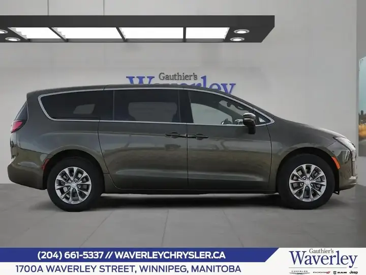 Chrysler Pacifica 2027 photo 3