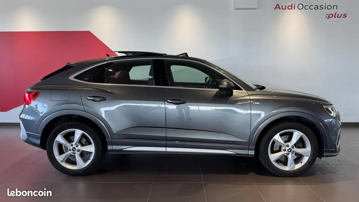 Audi Q3 2021 photo 2