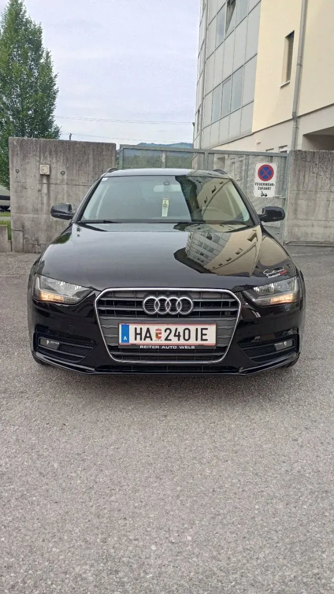Audi A4 2012 photo 2