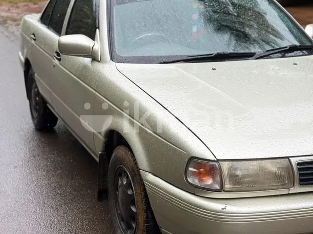 Nissan Sunny 1992 photo 4