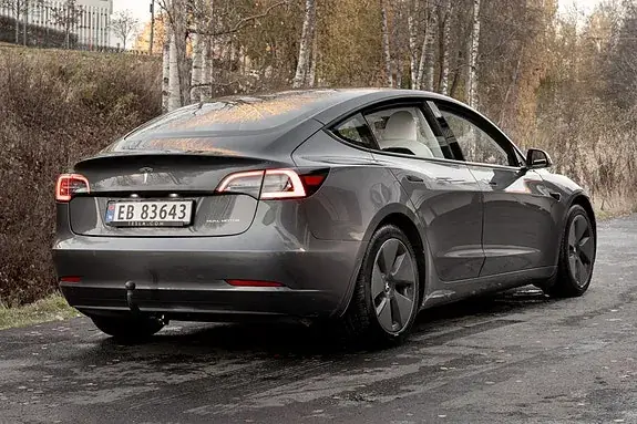 Tesla Model 3 2020 photo 2