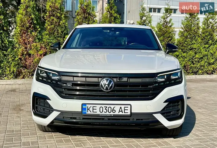 Volkswagen Touareg 2023 photo 2