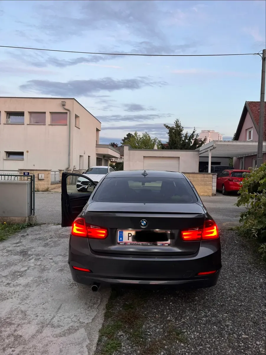 BMW 3 Series 2012 photo 2