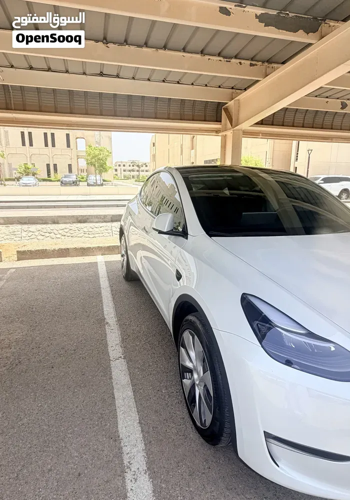 Tesla Model Y 2024 photo 2