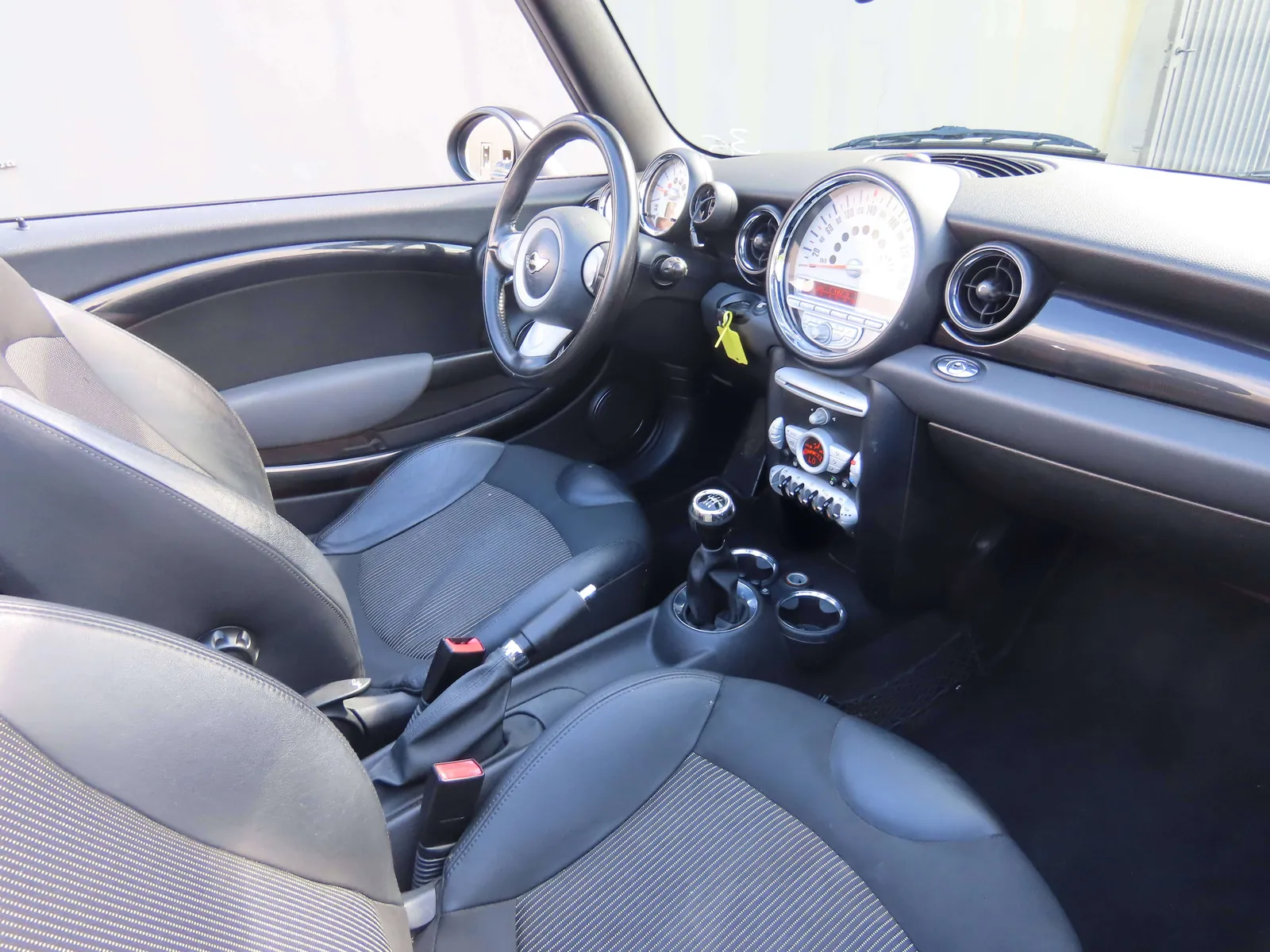 Mini One Cabrio 2010 photo 4