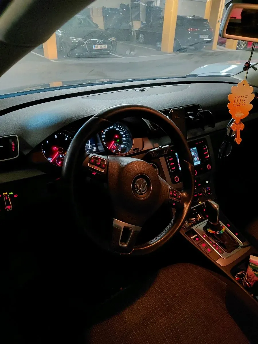 Volkswagen Passat 2012 photo 3