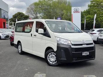 Toyota Hiace 2022 photo 2