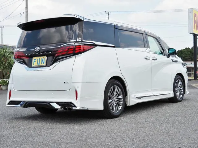 Toyota Alphard 2024 photo 5
