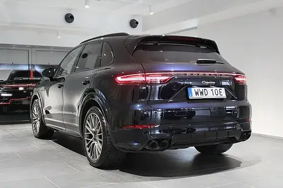 Porsche Cayenne 2023 photo 2