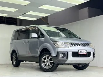 Mitsubishi Delica 2012 photo 2