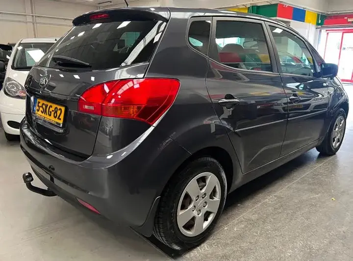 Kia Venga 2013 photo 2