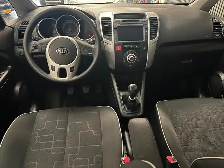 Kia Venga 2013 photo 3