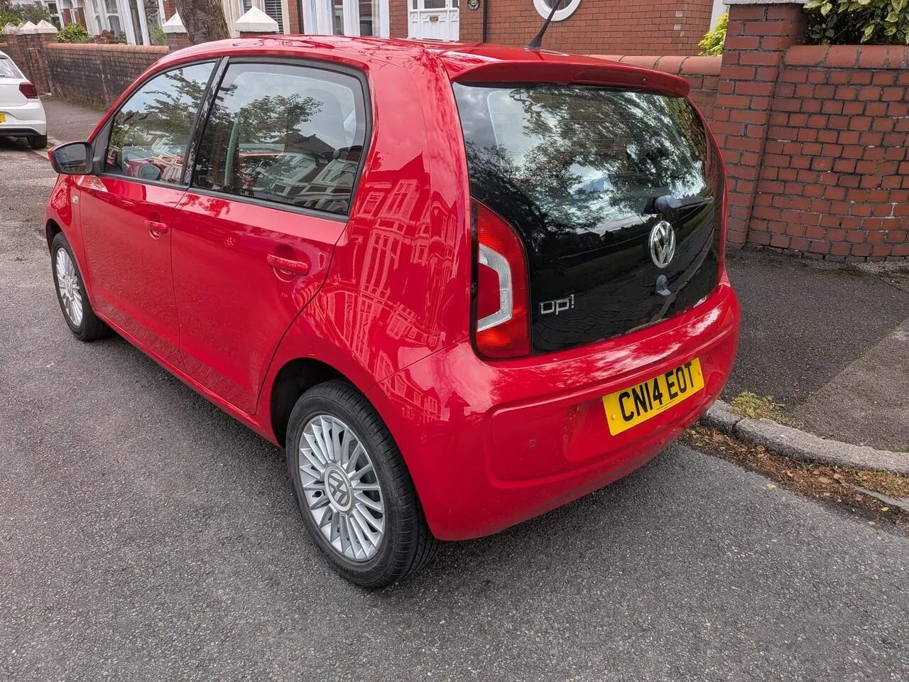 Volkswagen Up 2014 photo 4