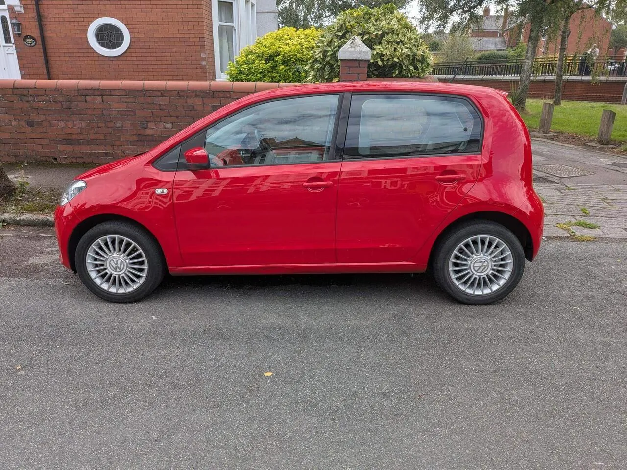 Volkswagen Up 2014 photo 5