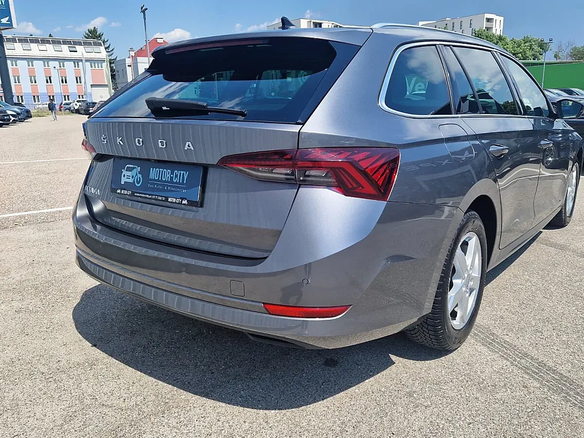 Skoda Octavia 2023 photo 2