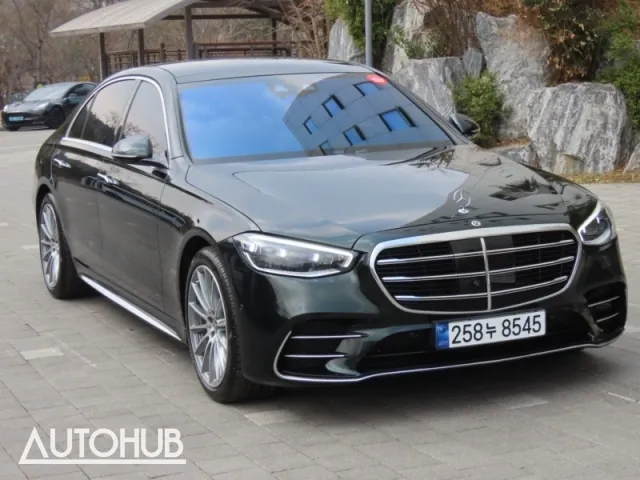 Mercedes-Benz S-Class photo 2