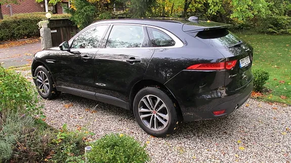 Jaguar F-Pace 2017 photo 2