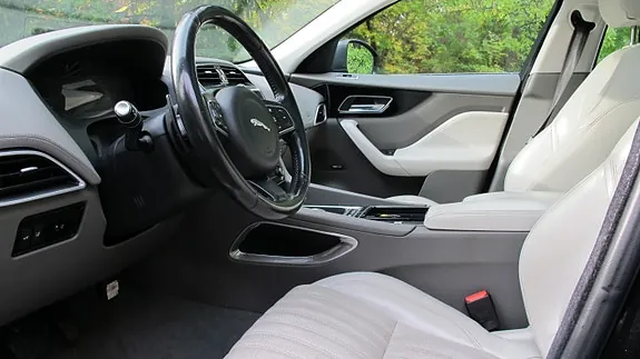 Jaguar F-Pace 2017 photo 5
