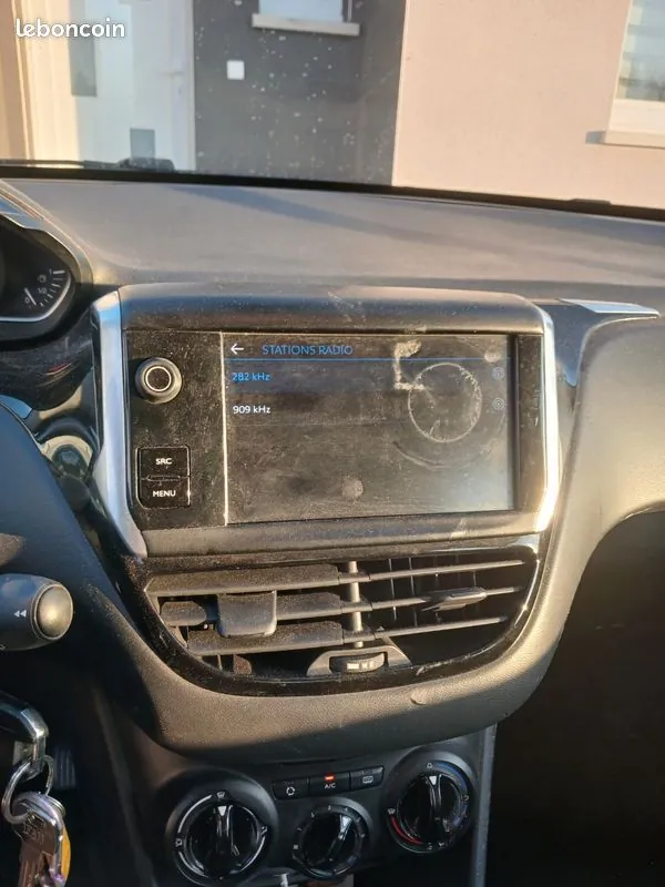 Peugeot 208 2018 photo 3