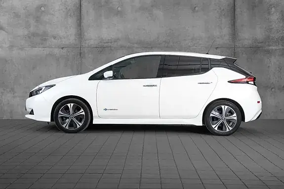 Nissan Leaf 2018 photo 2
