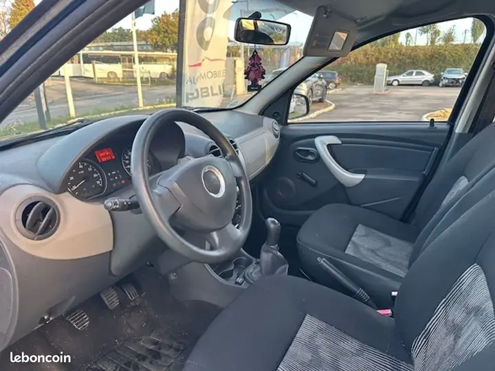 Dacia Sandero 2010 photo 5
