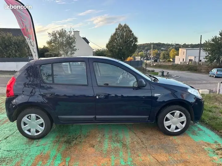 Dacia Sandero 2010 photo 3