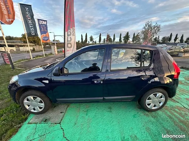 Dacia Sandero 2010 photo 2