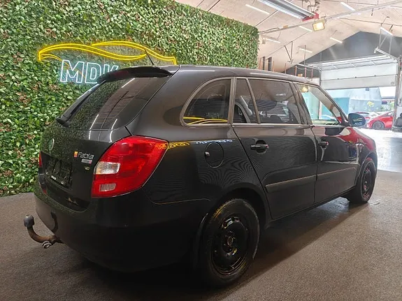 Skoda Fabia 2010 photo 4