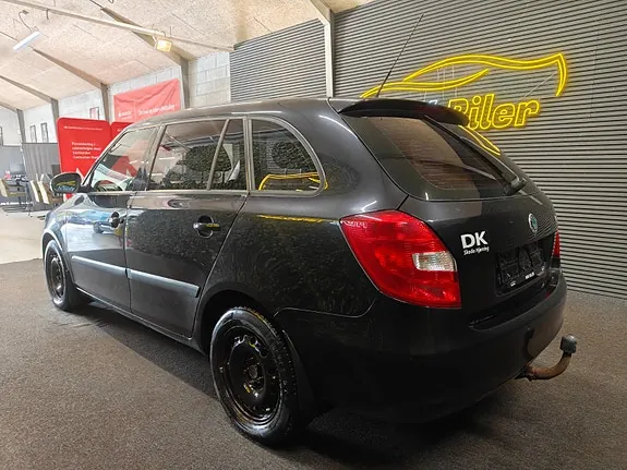 Skoda Fabia 2010 photo 3