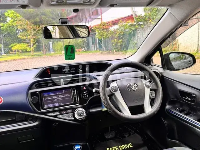 Toyota Aqua 2015 photo 5