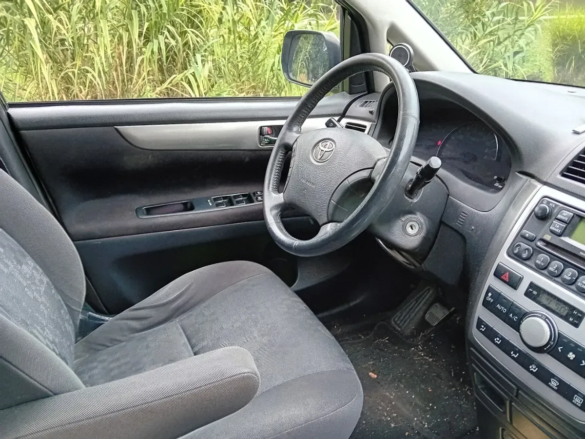 Toyota Avensis 2005 photo 2