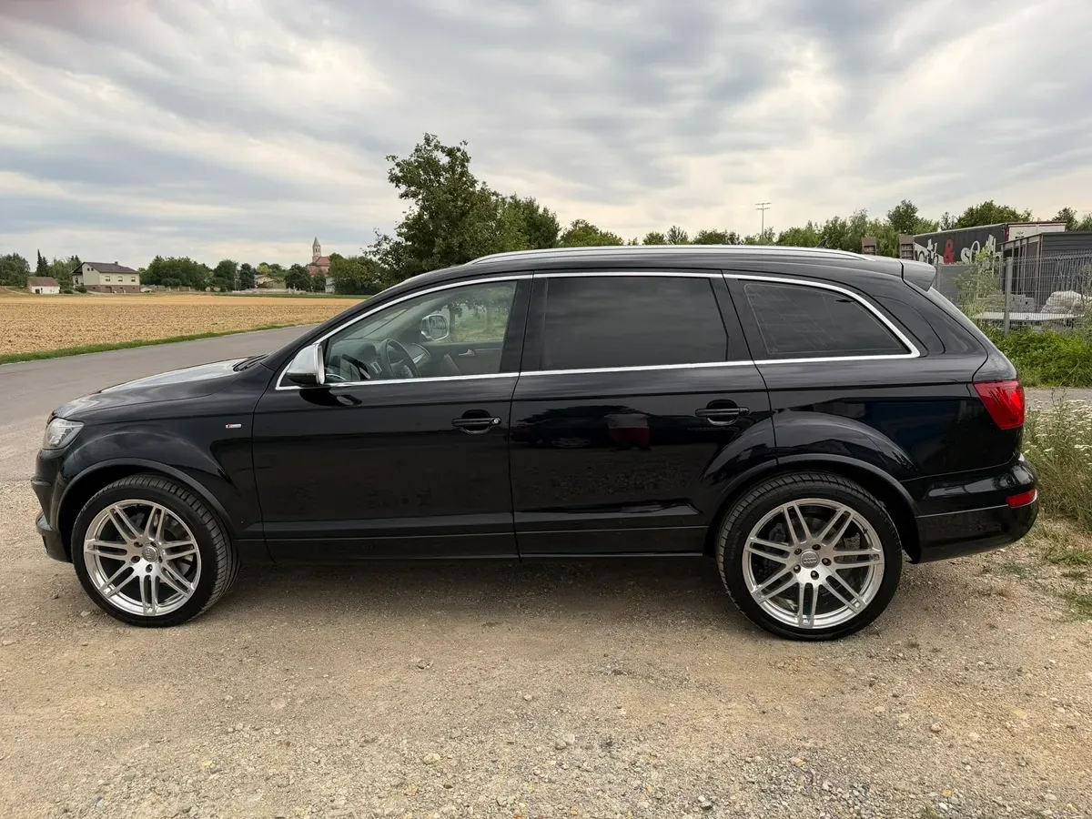 Audi Q7 2012 photo 2