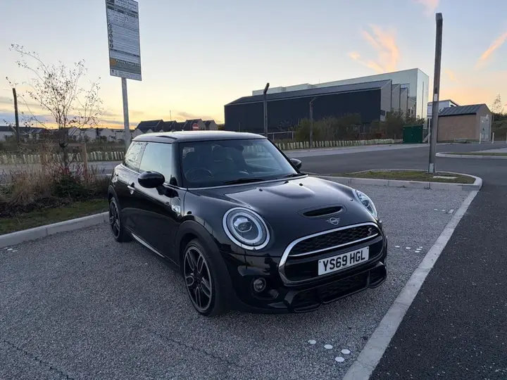 Mini Hatch 2019 photo 2
