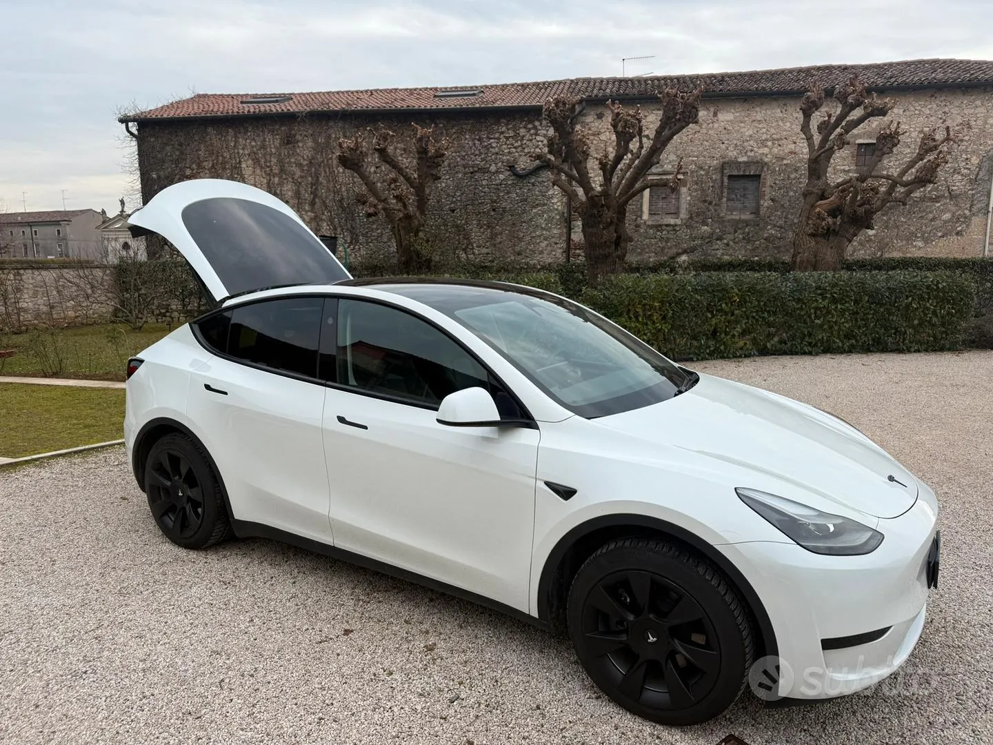 Tesla Model Y 2024 photo 3