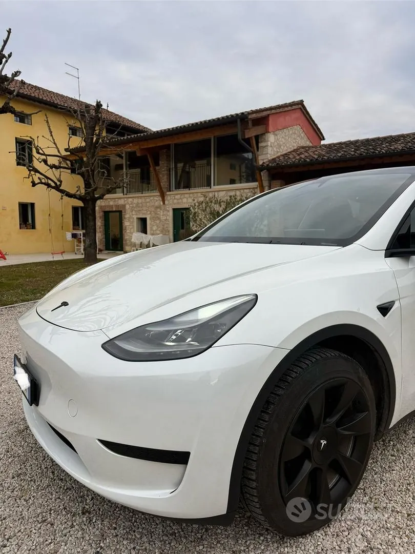 Tesla Model Y 2024 photo 2
