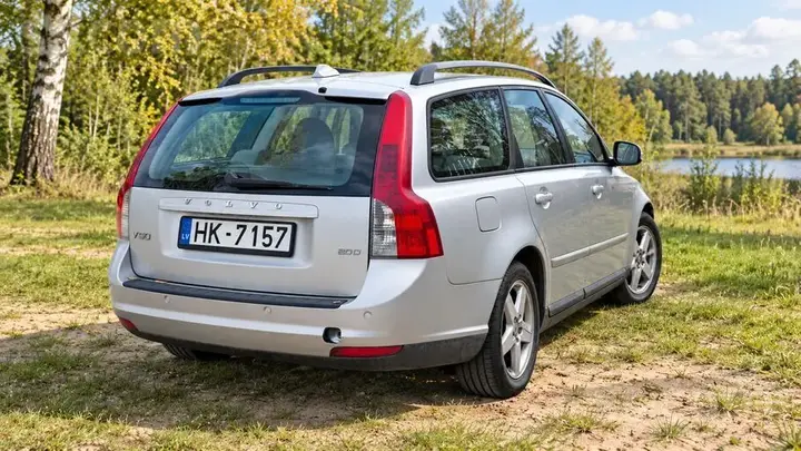 Volvo V50 2010 photo 2
