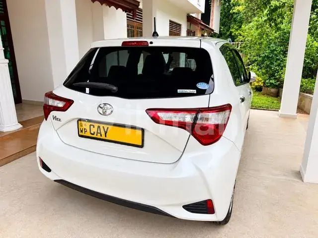Toyota Vitz 2017 photo 2