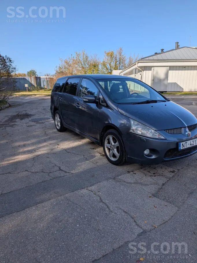 Mitsubishi Grandis 2007 photo 2